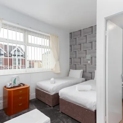 The Sandringham Court Hotel & Apartment-All Groups Welcome ブラックプール動物園周辺のホテル