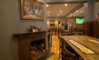Royal Hotel Guyra - Housity