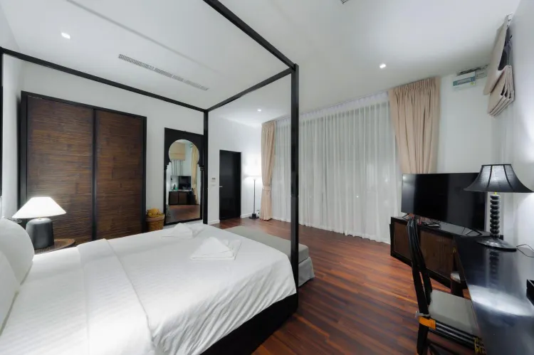 สวีทเจ้าชู้พร้อมเข้าถึงสระว่ายน้ำ