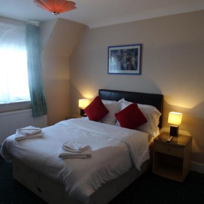 Double Room Ensuite AJ Lodge Promo Code