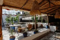 Riad White Flowers