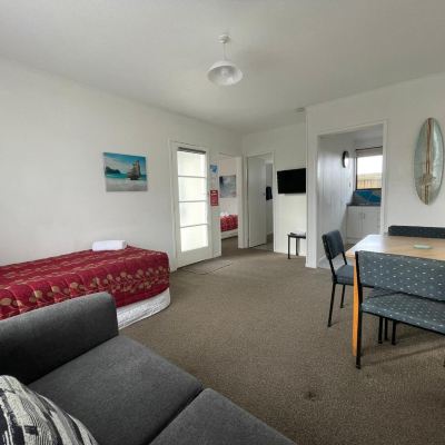 Deluxe One-Bedroom Suite Alpine View Motel Promo Code