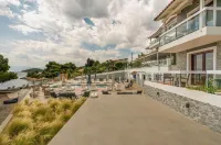Trizonia Bay Hotel