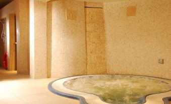 Royal Marine Hotel - Housity