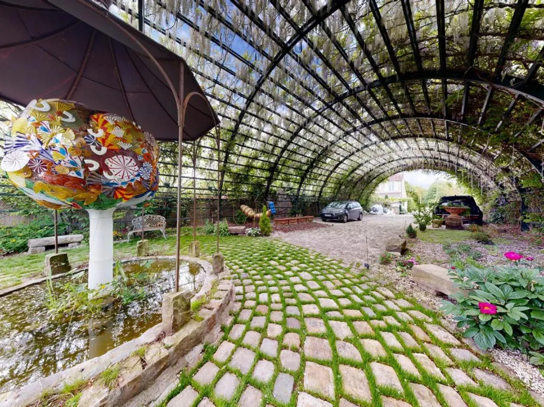 Besharat Gallery & Museum - Fontainebleau
