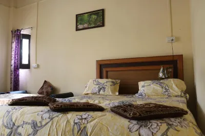 Mother Hostel Hotele w: 
