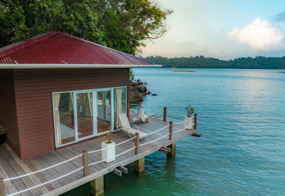 The Hawk's Nest Resort - Housity