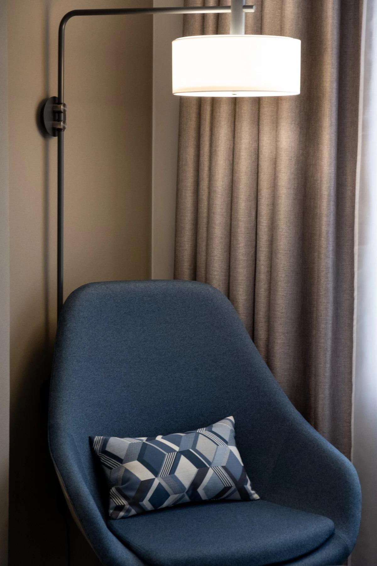 商务豪华特大床间