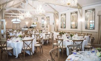 Ravenwood Hall Hotel - Housity