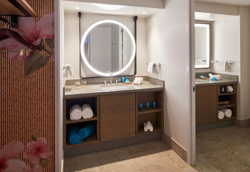 度假村阳台客房，客房，1张特大床，梳化床，低楼层，阳台