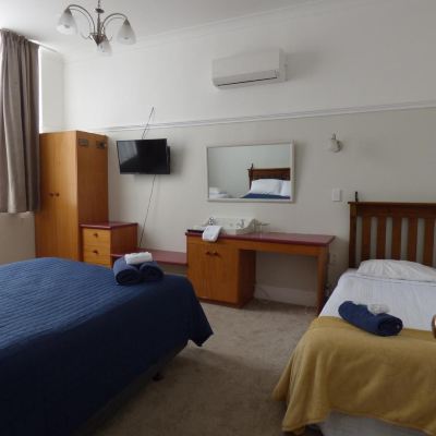 Quadruple Room with Shared Bathroom Sahara Motels Promo Code