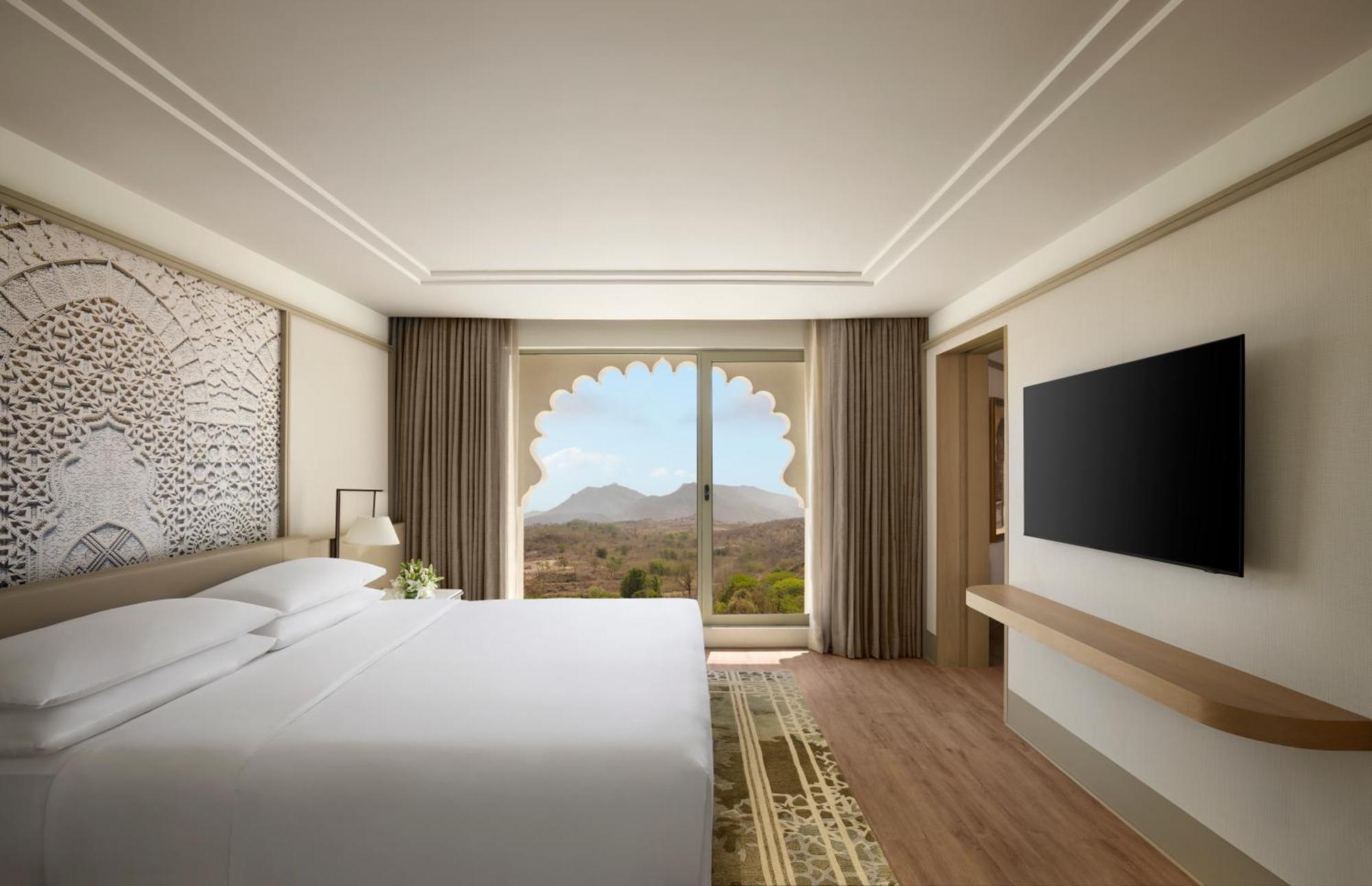 Udaipur Marriott Hotel豪华特大床套房