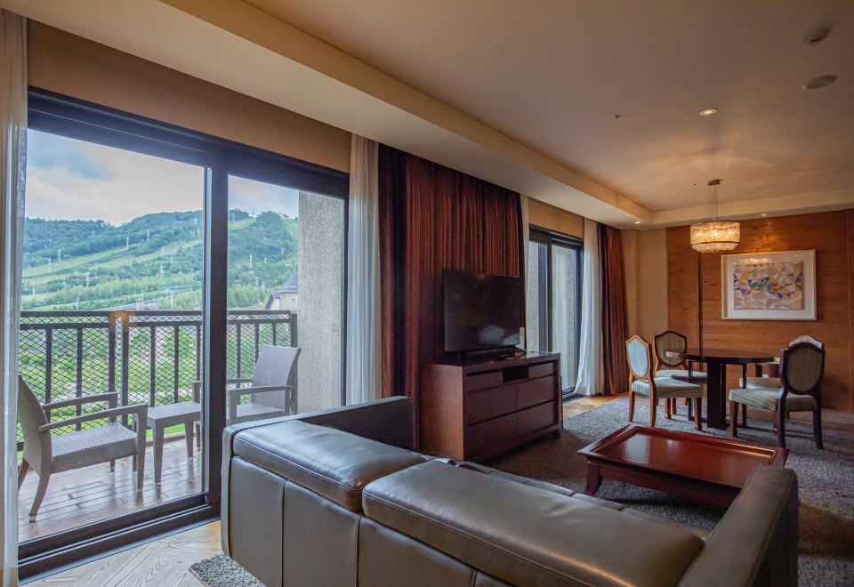 InterContinental Hotels ALPENSIA PYEONGCHANG RESORT by IHGAlpensia Suite