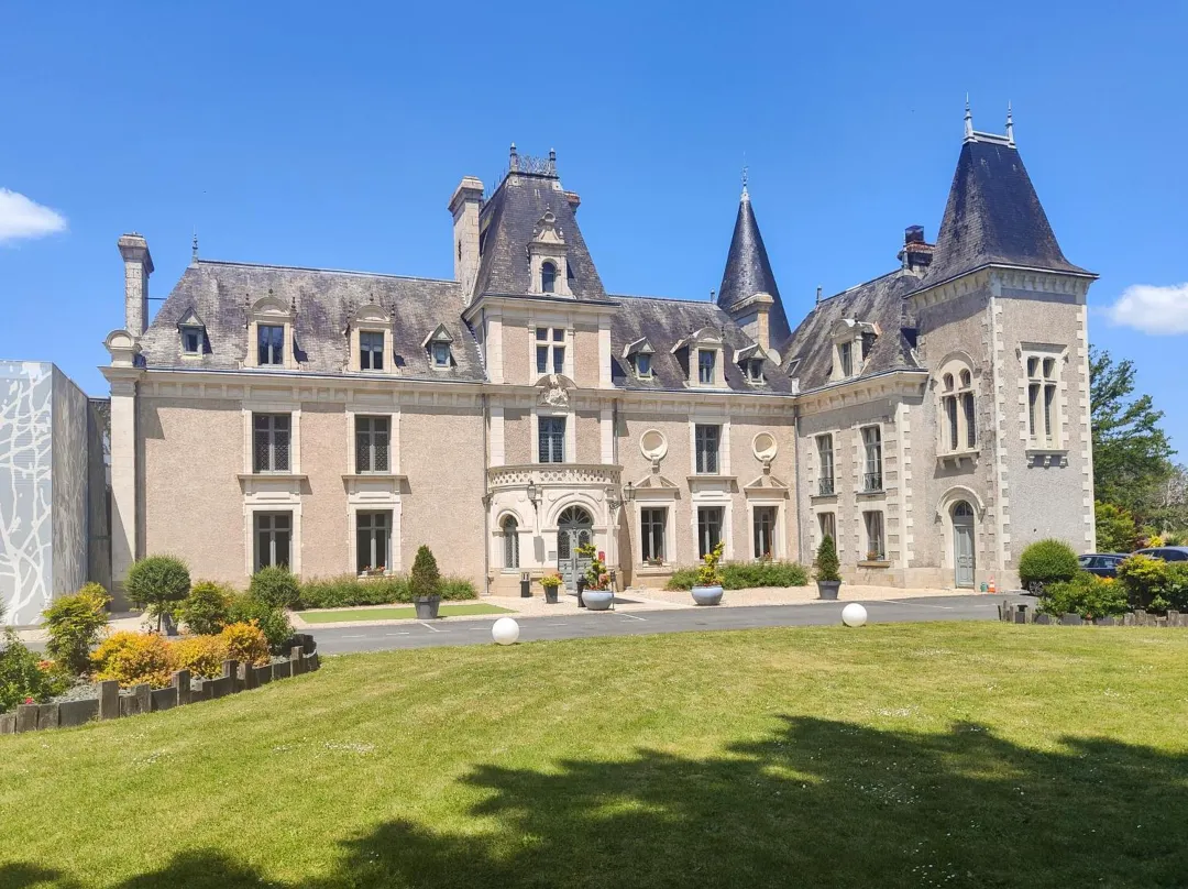Château De La Barbinière · Hôtel De Charme & Restaurants - Cholet