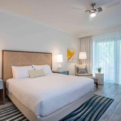 Hawks Cay Guestroom -1 Accessible King Hawks Cay Resort Promo Code