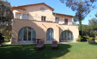 Villa Angelina Garden - Housity