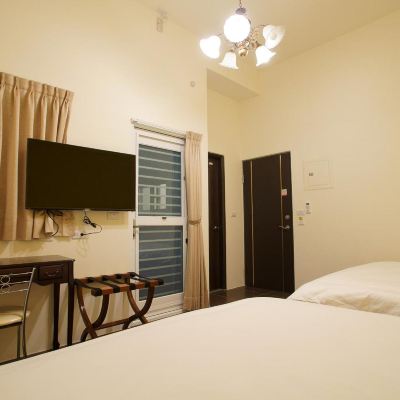 四人間 - 帶陽台 輕旅村-台東輕旅（電梯民宿）優惠