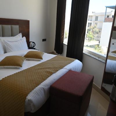 Deluxe Room Non-AC Mountain Midst Promo Code
