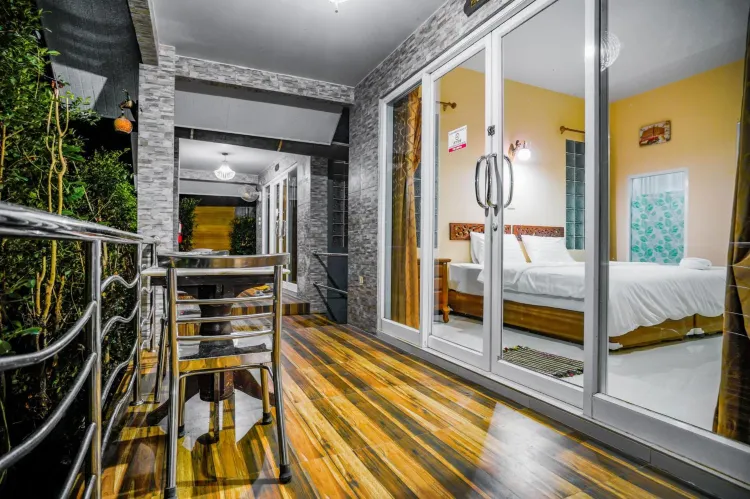 ห้องดีลักซ์ เตียงใหญ่ 1 เตียง