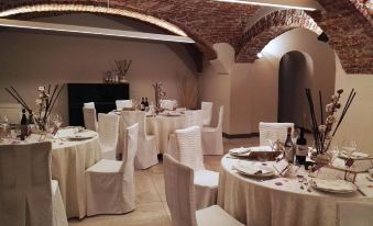 Jet Hotel - Housity