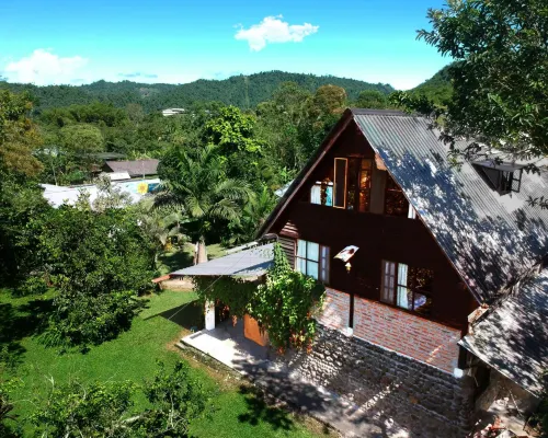 Casa de Piedra Hotels in Mindo