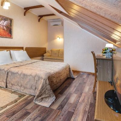 Studio Double Bed Room Gratz Hotel Promo Code