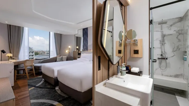 ห้องซูพีเรียเตียงแฝดและโซฟา