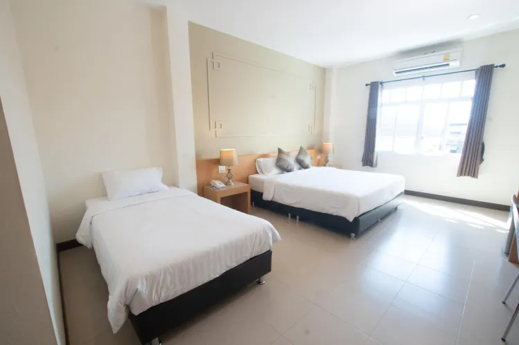 ห้องมาตรฐานพร้อมเตียงใหญ่และเตียงเดี่ยว