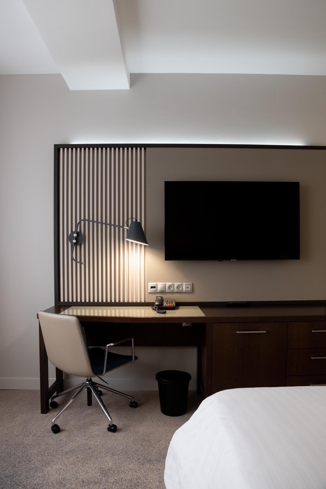 商务豪华特大床间