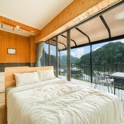 룸 6 더블 침대 가평 리버52로드 스파펜션 쿠폰