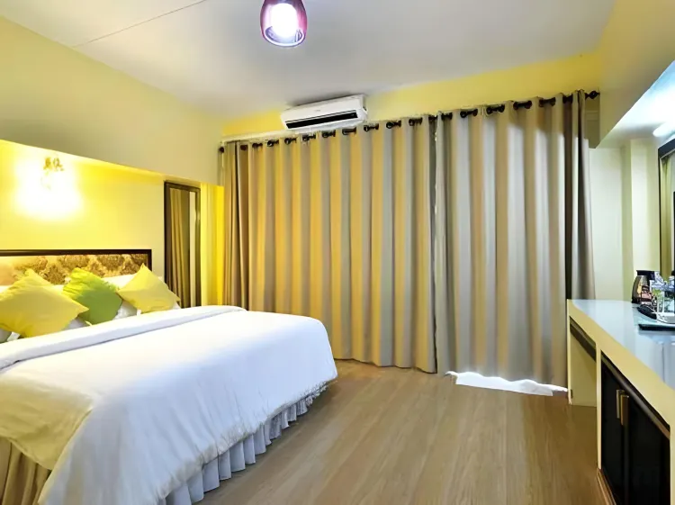 ห้องดีลักซ์ เตียงใหญ่ 1 เตียง