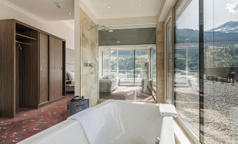 Hotel Norica - Thermenhotels Gastein mit dem Bademantel direkt in die Therme - Housity