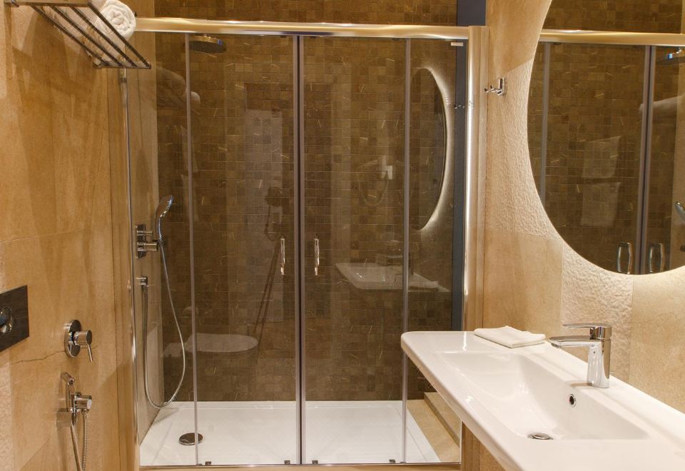 套房配有双人床