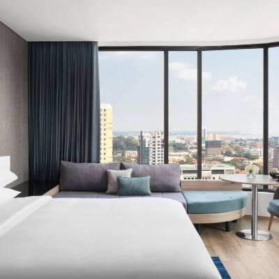 大型客房 - 帶1張特大床和梳化床 - 可使用行政休息室 金邊萬怡酒店優惠