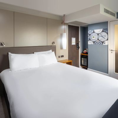 1 Queen Bed Standard on a High Floor Crowne Plaza Harrogate, an IHG Hotel Promo Code