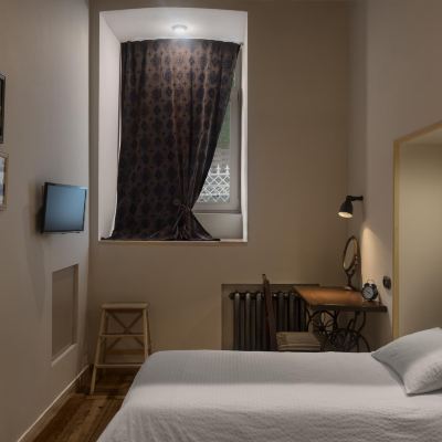 Standard Room With 2 Twin Beds Brick Walls Hotel Promo Code