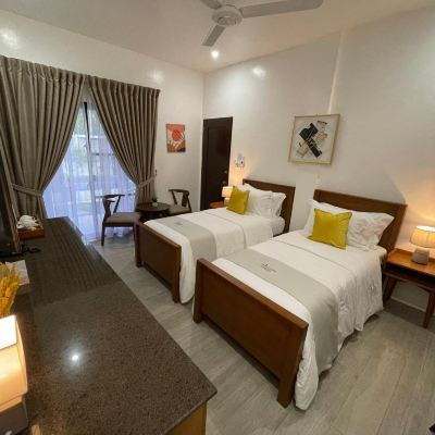 Twin Room THISTLE INN Promo Code