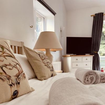 Deluxe-Chalet-Ensuite-Countryside View Cross Keys Inn Promo Code