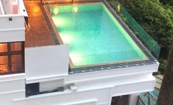 Lavinia Bay Beach Hotel - Housity