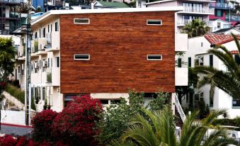Aurora Hotel - Housity