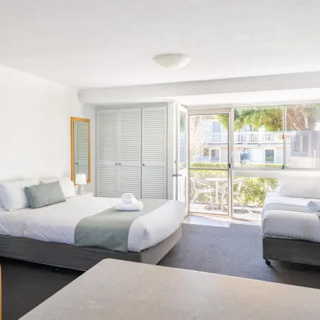 Bathurst Studio Apartments