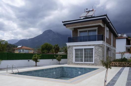 Amore Hotel Teki̇Rova