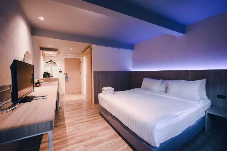 ห้องดีลักซ์ เตียงใหญ่ 1 เตียง