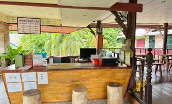 Khao Sok Jungle Huts Resort - Housity