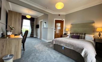 Cove Bay Hotel - Housity