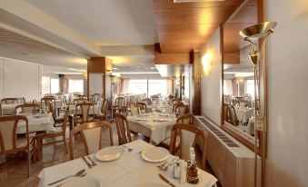 Hotel Esperia - Housity