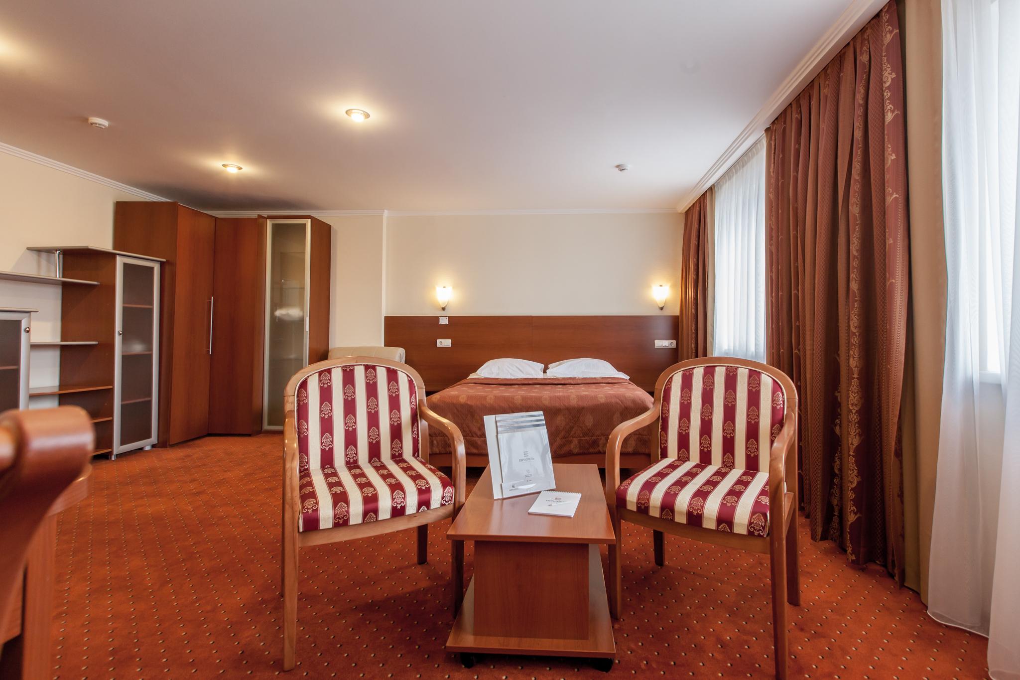 带1张双人床的初级套房