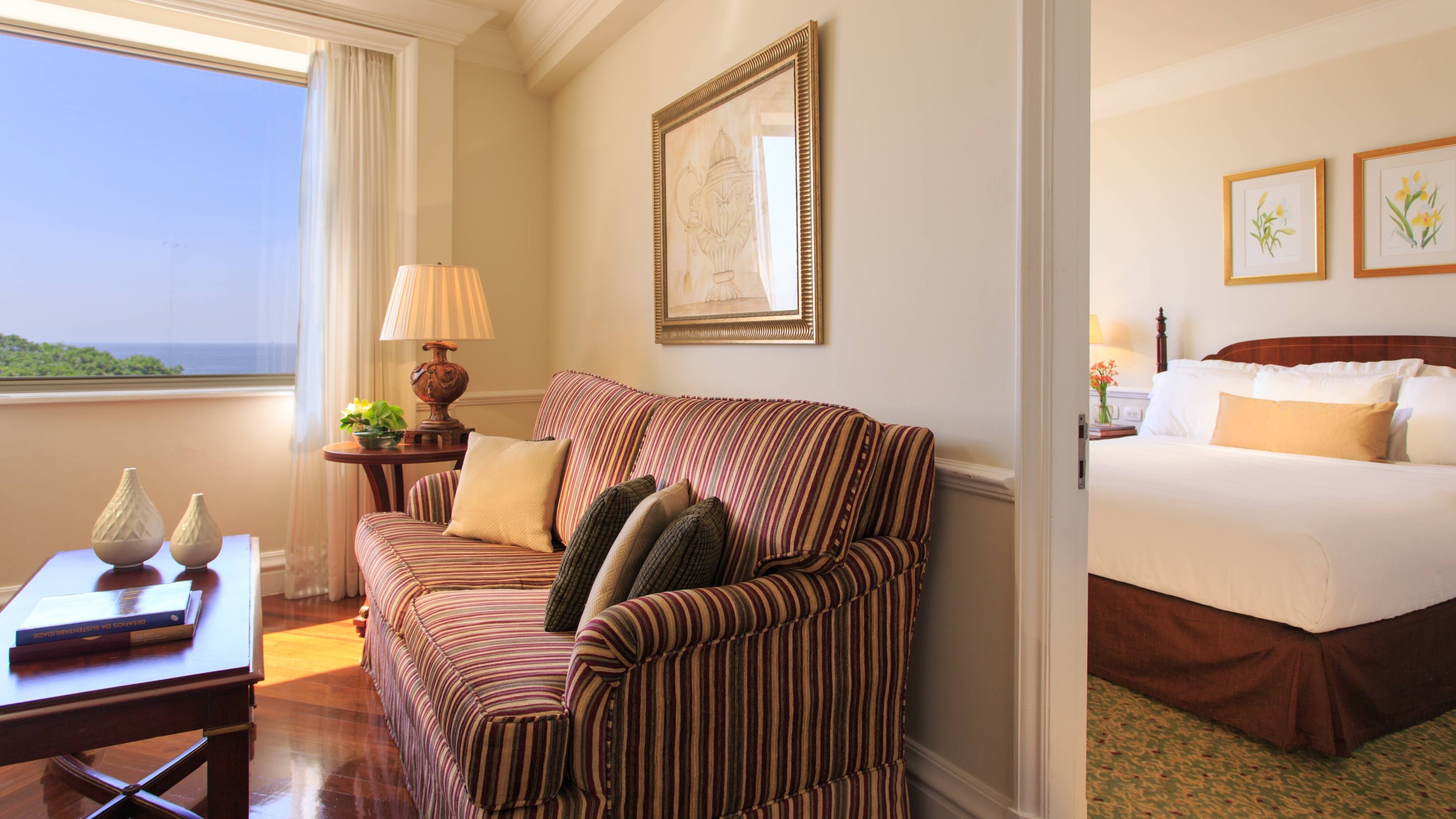 海景特大床套房 - 带梳化床 - 可前往行政酒廊