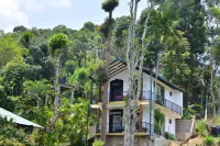 Hill Forest Cottage Hotel di 