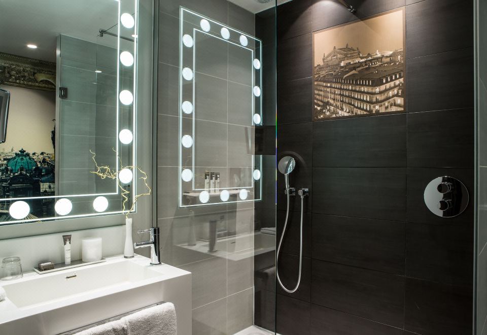 Hotel Indigo PARIS - OPERA by IHG1 Queen Bed Standard